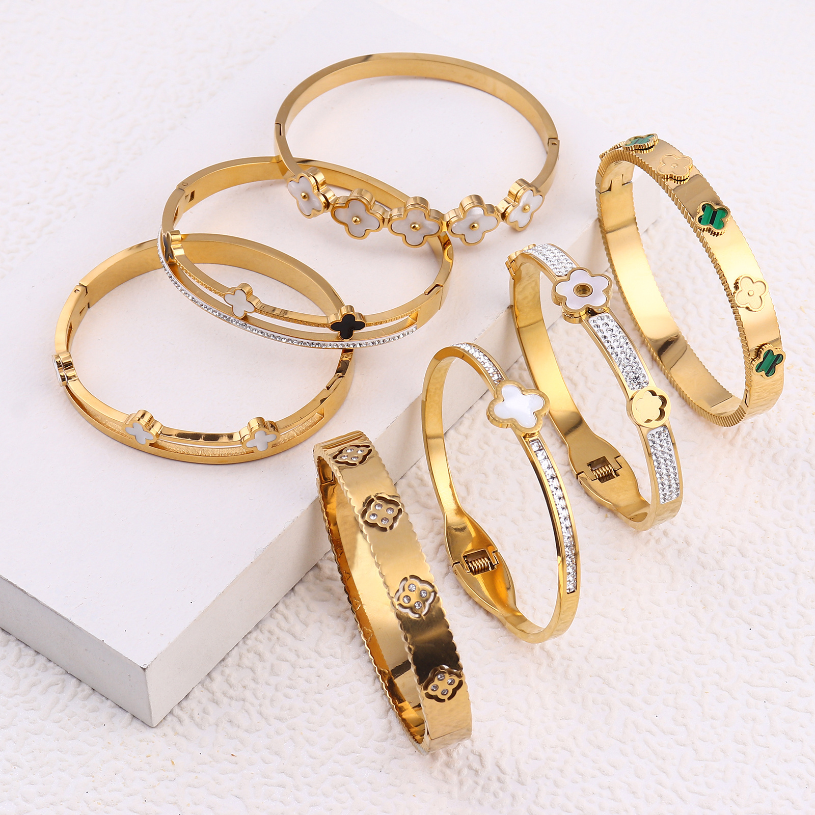 Designer 18K Gold Plated Bangles Fashion Jewelry Butterfly Nail Evil Eye Four Leaf Clover Stainless Steel Bracelets For Women