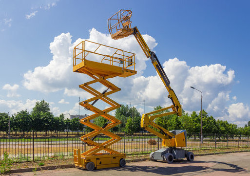 Used Cheap Cherry picker crane trailer ladder wheel Telescopic Spider Boom Lift available for sale