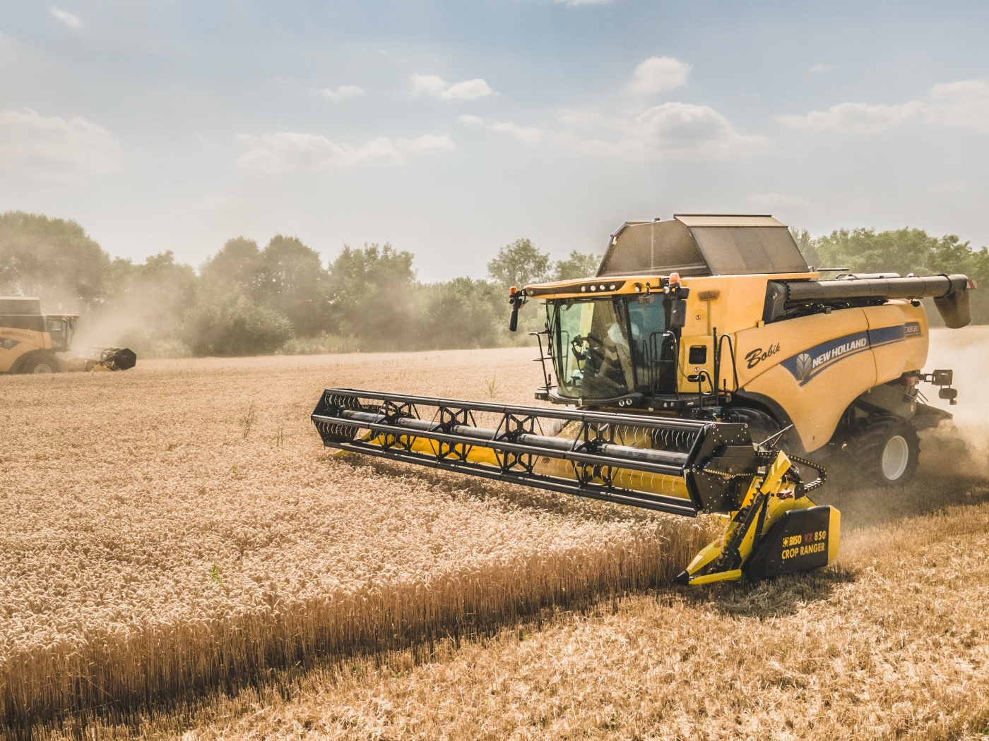 Fairly Used Agriculture Machinery Combine Harvester New-Holland CR9060 For Rice And Wheat Cheap Combine Harvester From France