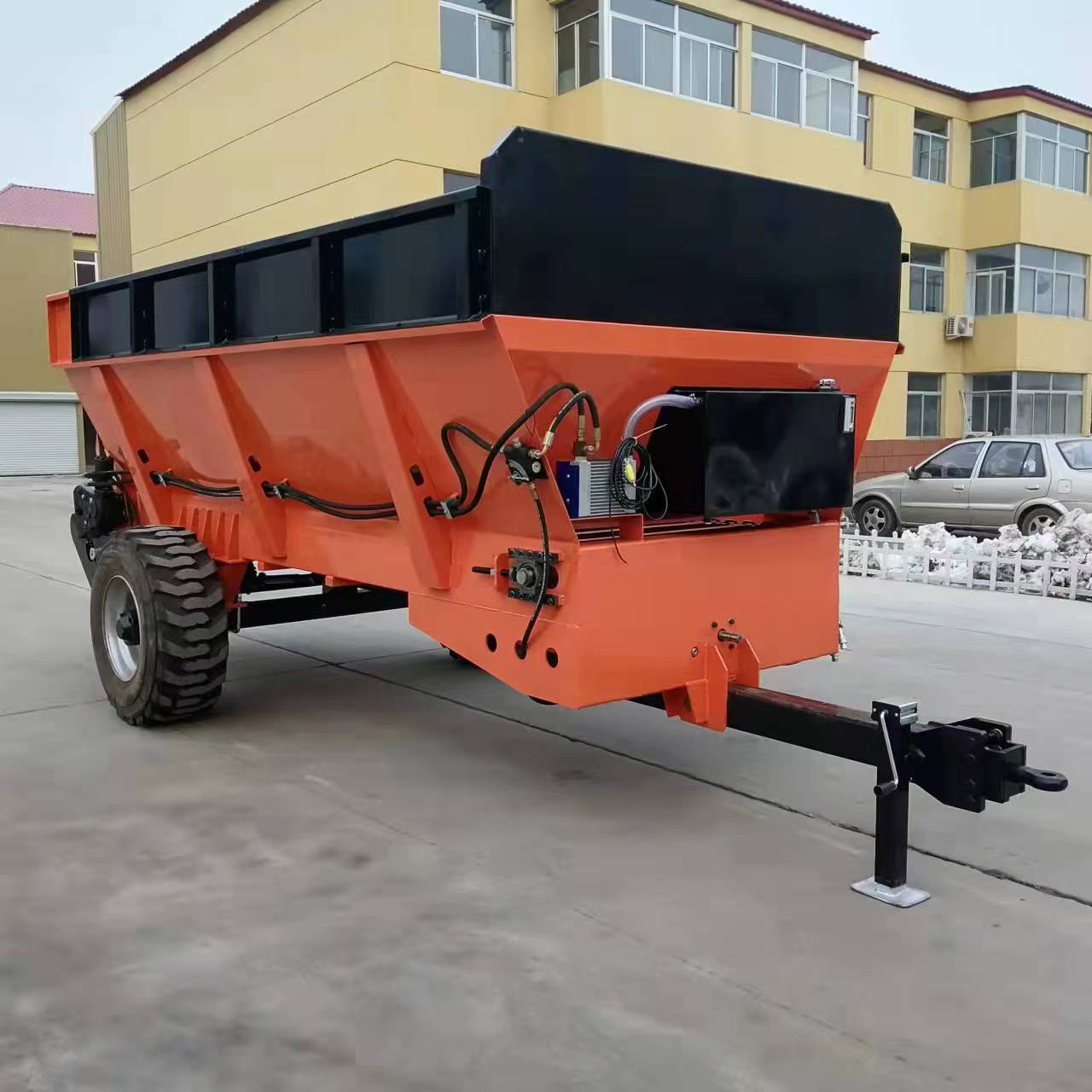 Factory Direct Sales Farmland Fertilizer Spreader and Automatic Agricultural Machinery Manure Spreader