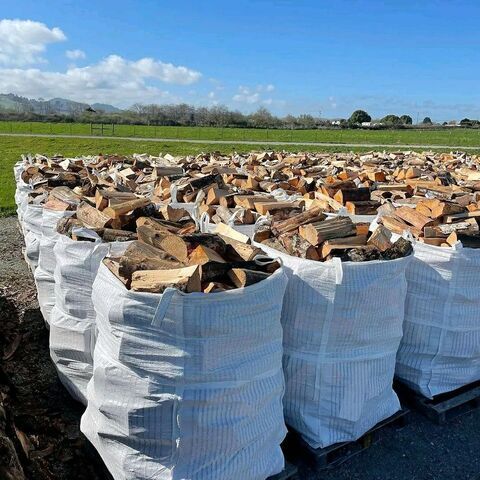 Top Quality Kiln Dried Split Firewood, Kiln Dried Firewood in bags Oak fire wood / Spruce/ Birch firewood for sale