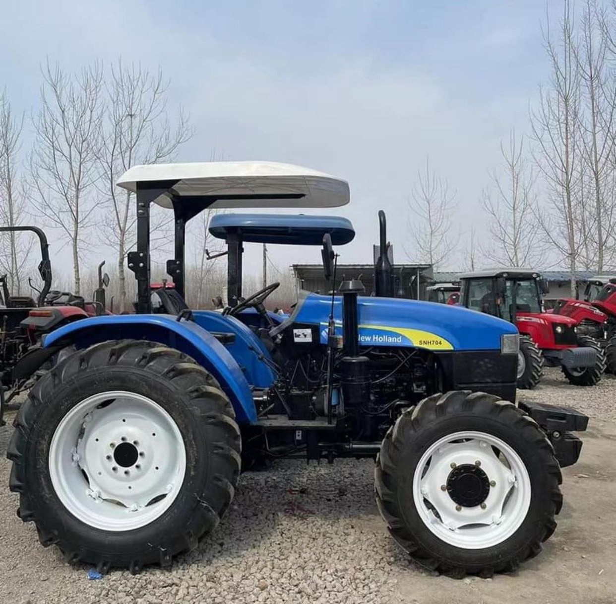 Factory Direct Selling NEW holland 90HP 4*4 Mini Farm Use Second-hand Used Farm Tractors AVAILABLE for Sale