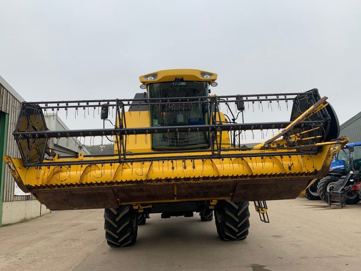 FAIRLY USED NEW HOLLAND TC5070 COMBINE HARVESTER AGRICULTURAL MACHINERY FOR SALE TC5070