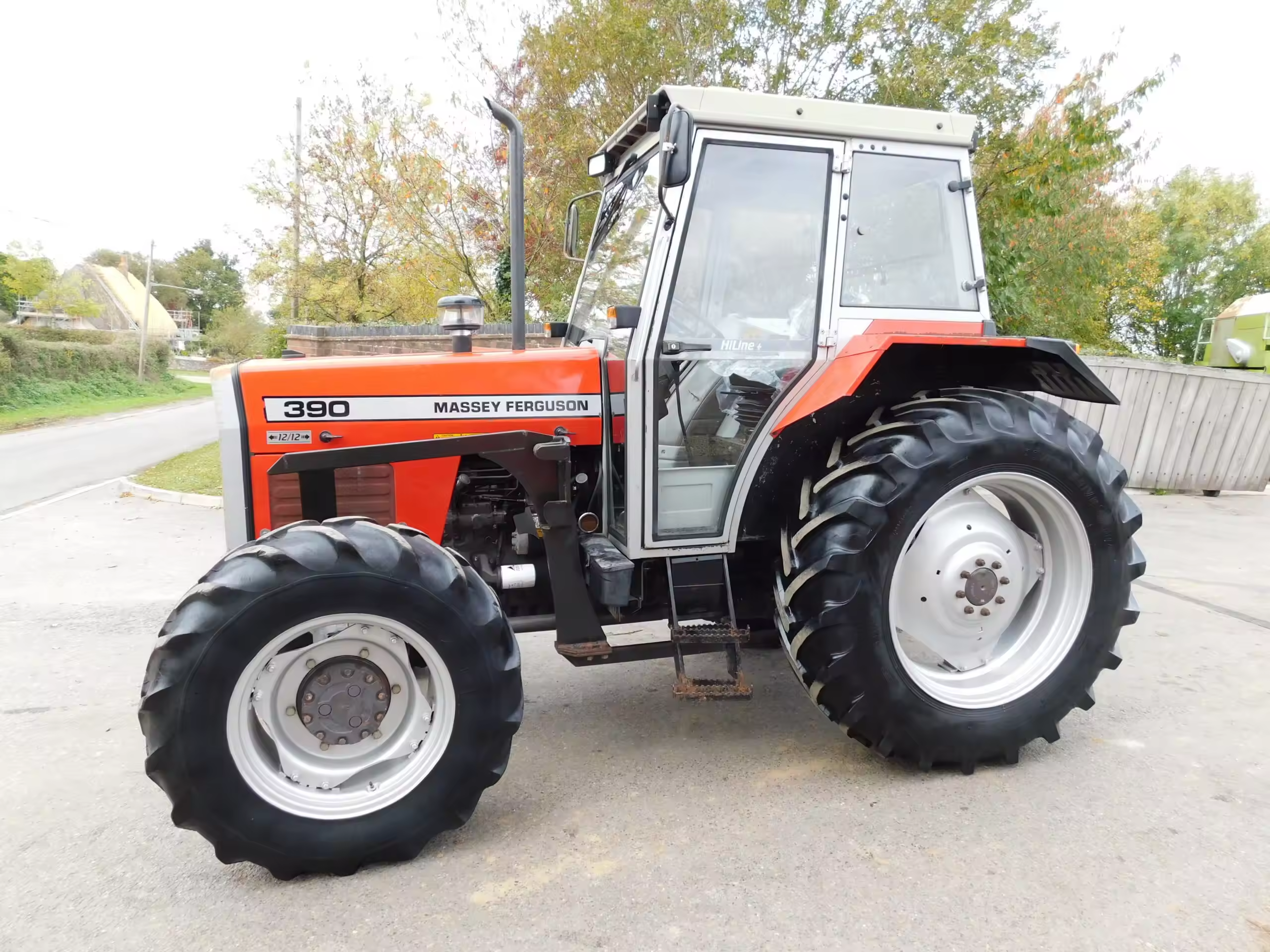 Hot Selling 90Hp Agricultural Massey Ferguson 390 4WD Best Austria Farm Tractor MF 390 Ready To Ship