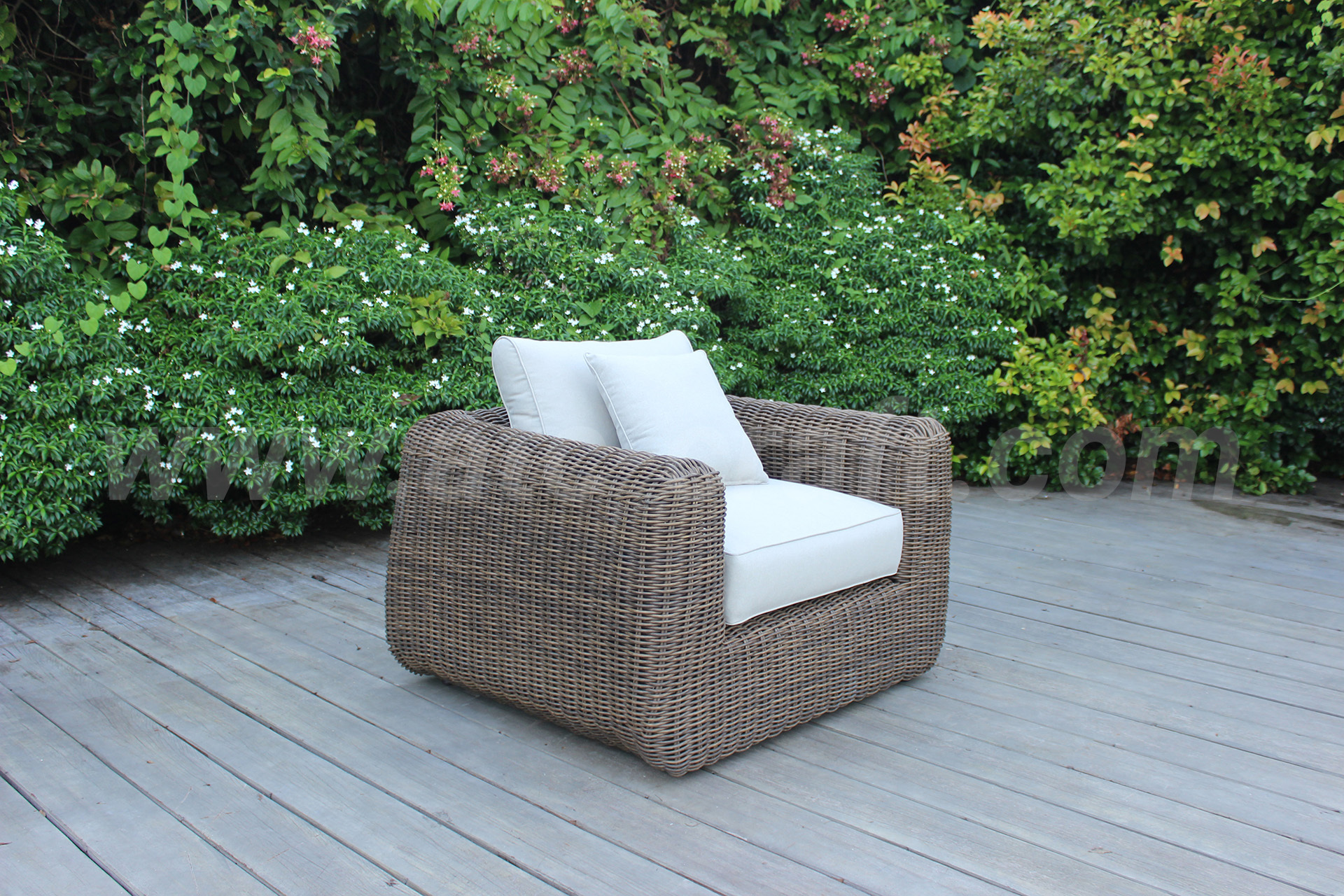 Must-Have Item Brown Round Wicker Aluminum Frame Thick Cushion All Weather Outdoor Sofa Set For Hotel Restaurant Cruise Ship Use