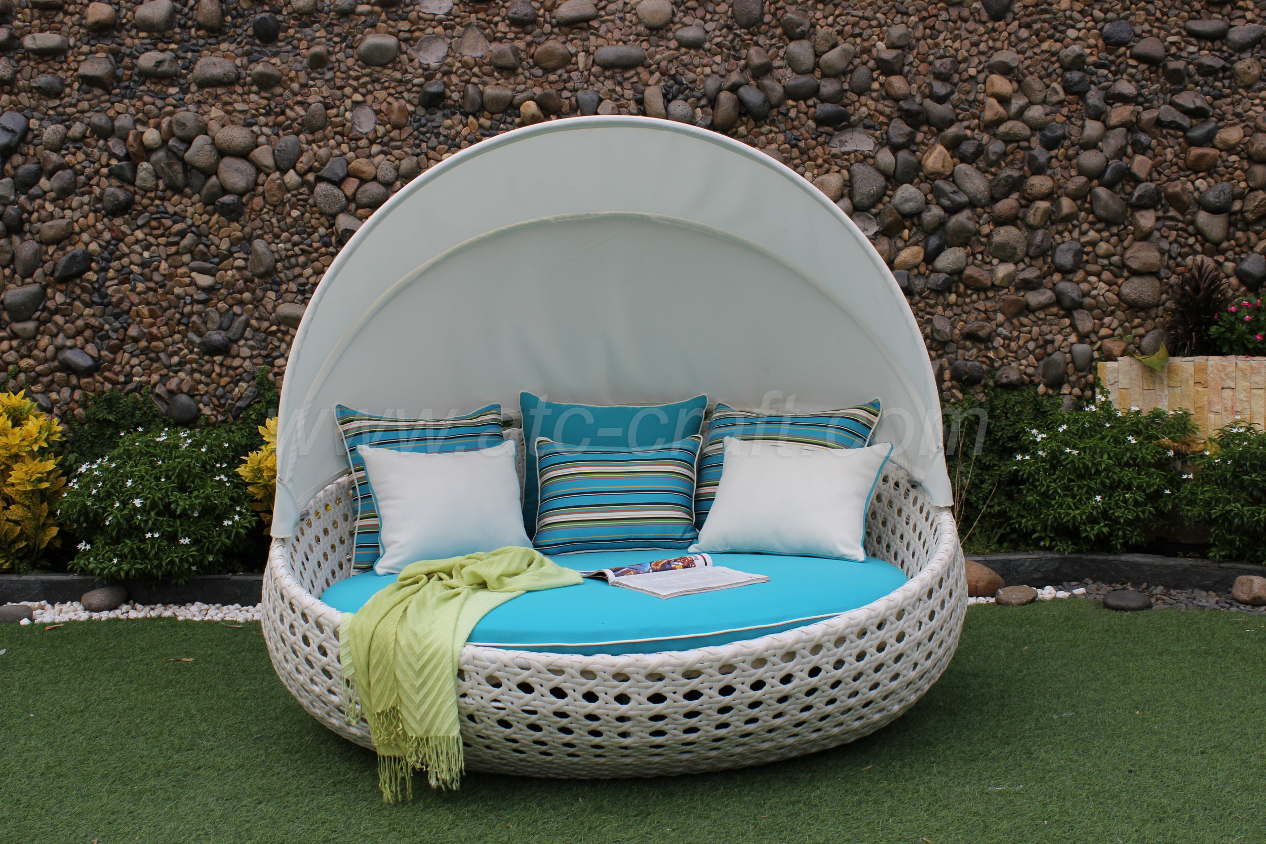 Trendy Poly Rattan Sunbed or Daybed For Outdoor Garden Patio Wicker Furniture