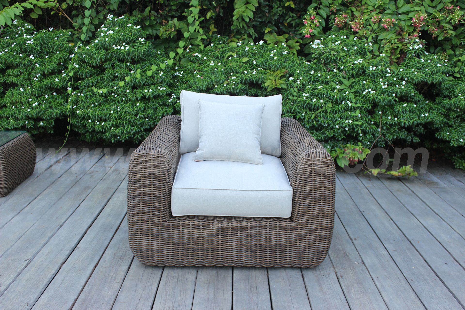 Must-Have Item Brown Round Wicker Aluminum Frame Thick Cushion All Weather Outdoor Sofa Set For Hotel Restaurant Cruise Ship Use