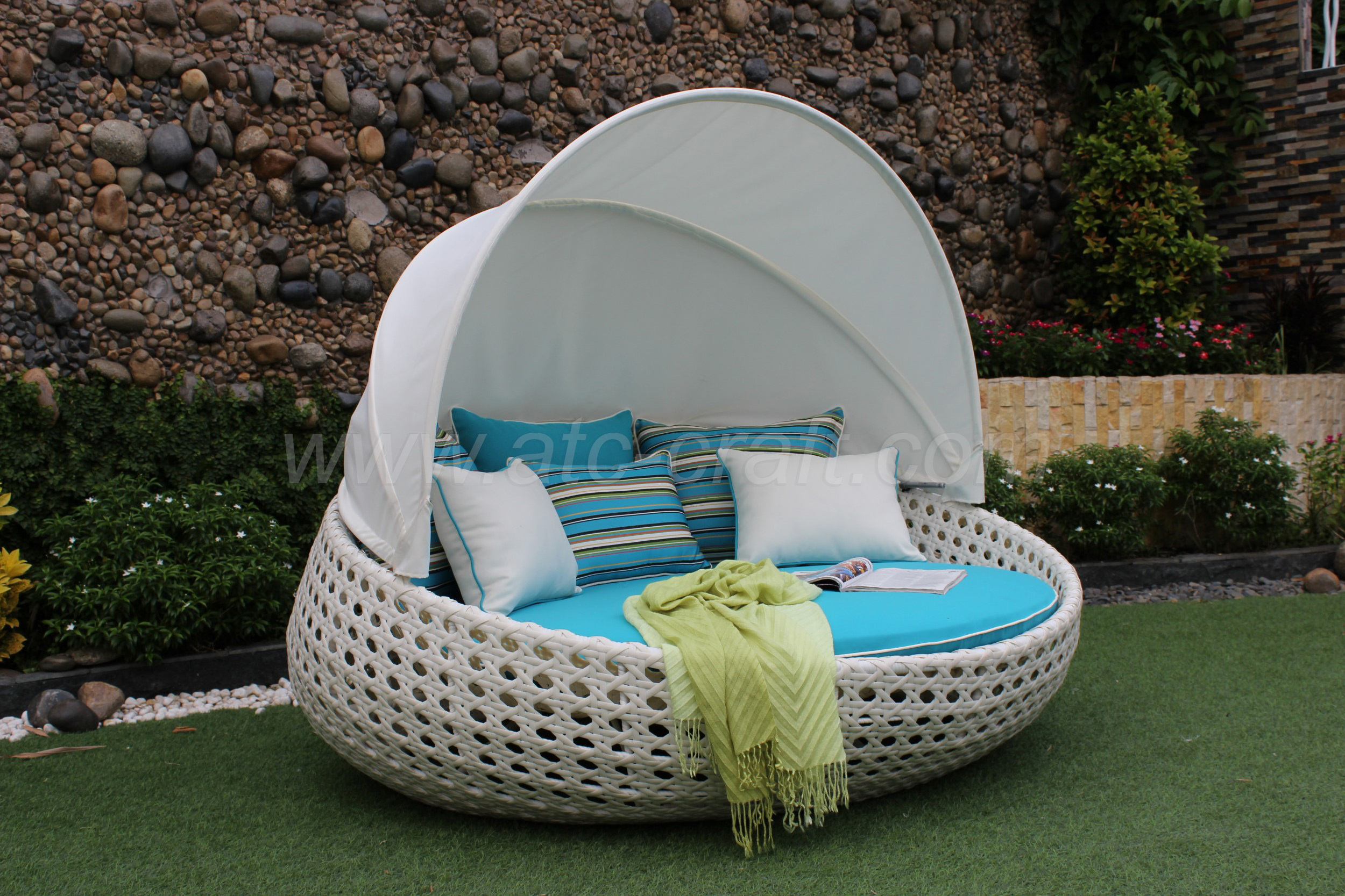 Trendy Poly Rattan Sunbed or Daybed For Outdoor Garden Patio Wicker Furniture