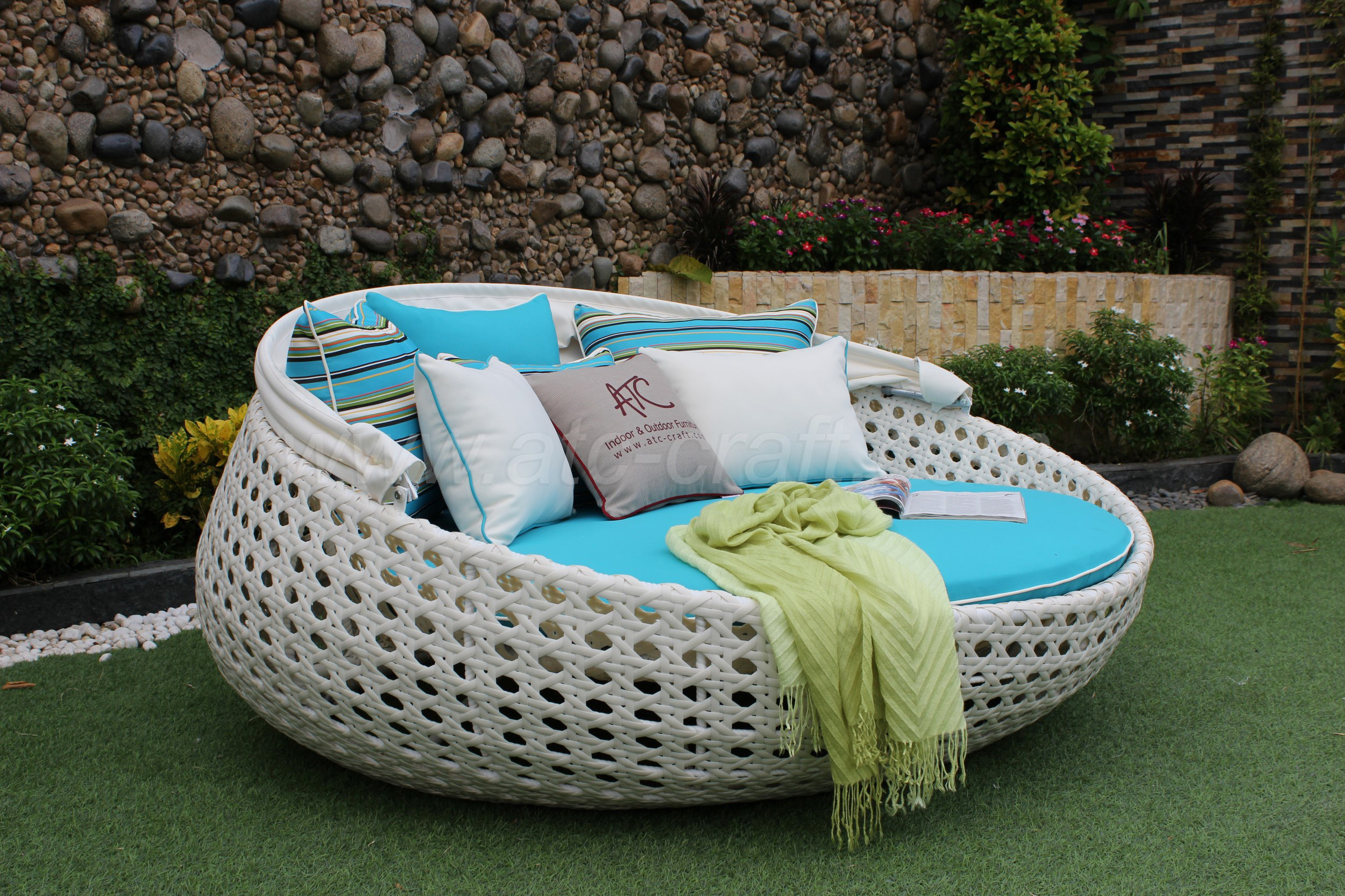 Trendy Poly Rattan Sunbed or Daybed For Outdoor Garden Patio Wicker Furniture