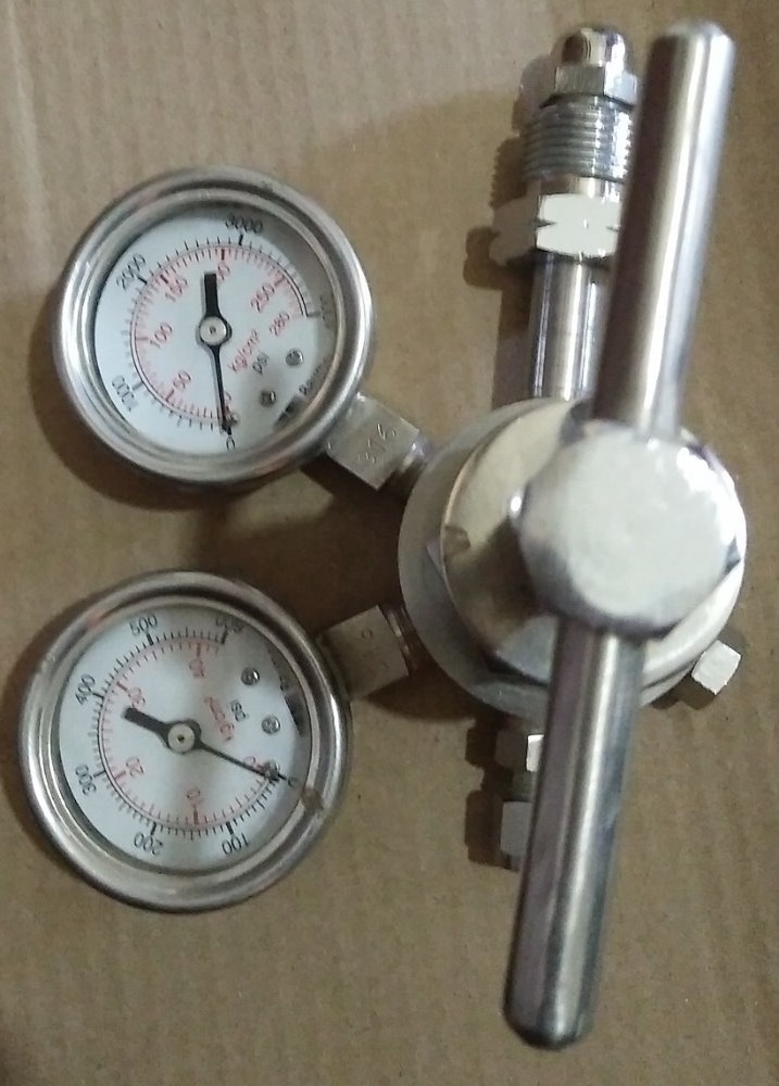 High pressure Ammonia gas regulator with gauge