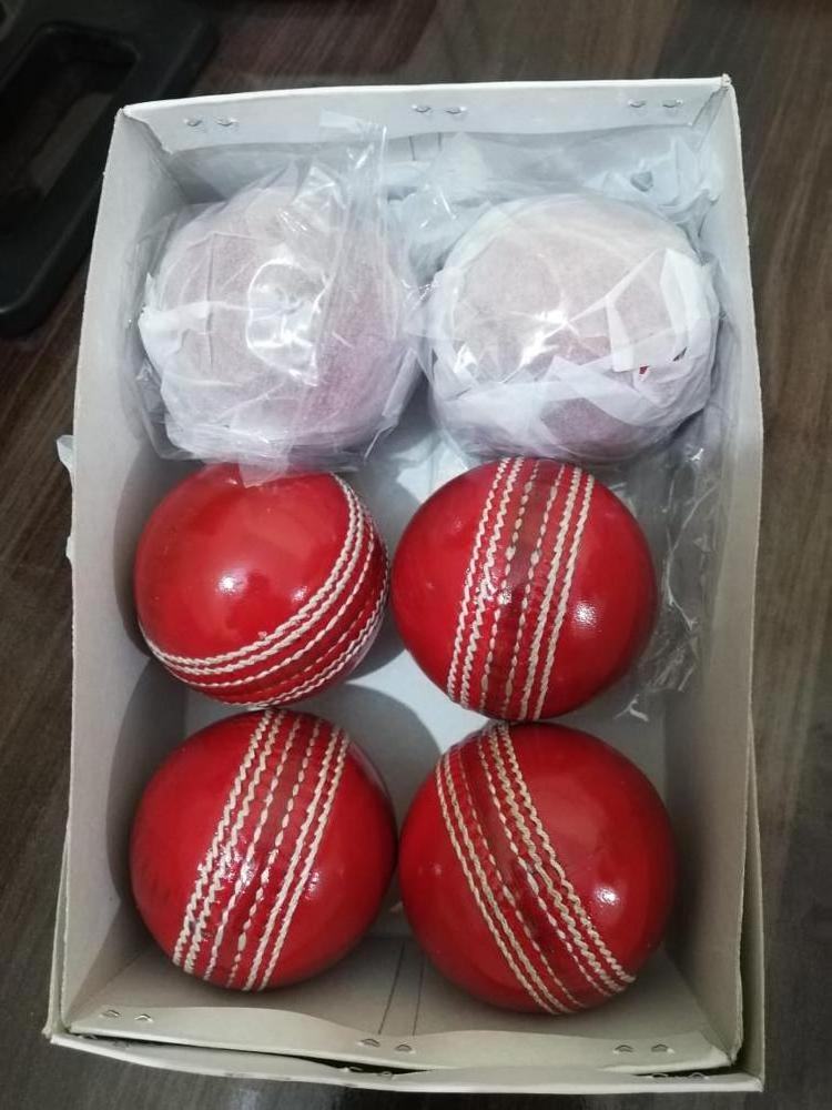 2018 Hand stitch made Leather Red 4.5 oz Cricket balls