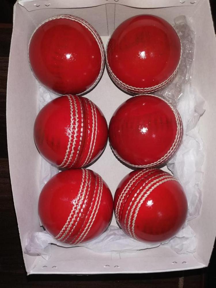 2018 Hand stitch made Leather Red 4.5 oz Cricket balls