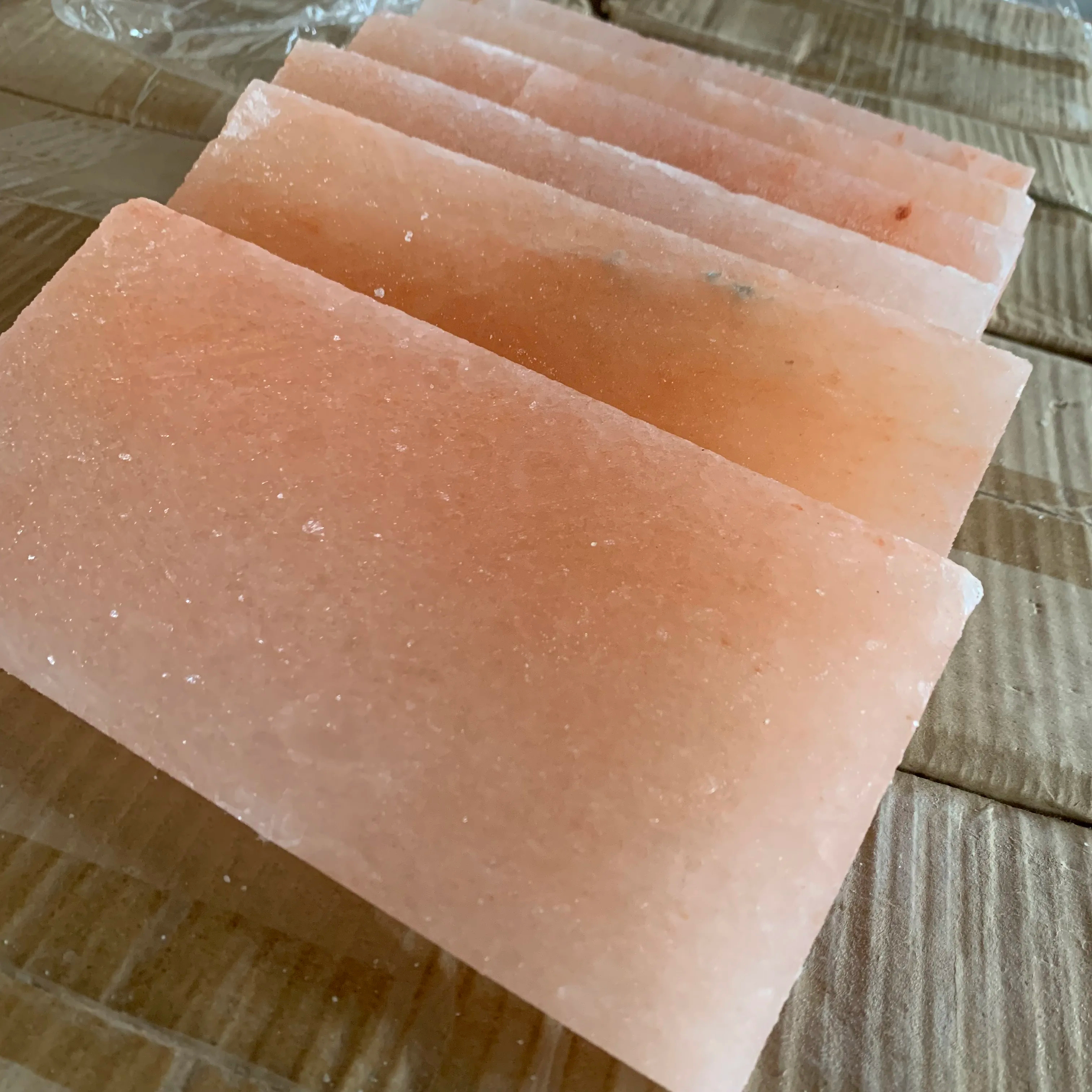 Wholesale Himalayan salt brick for salt room , cave and spa natural hand crafted rock salt tile in bulk , size : 8x4x2 inches