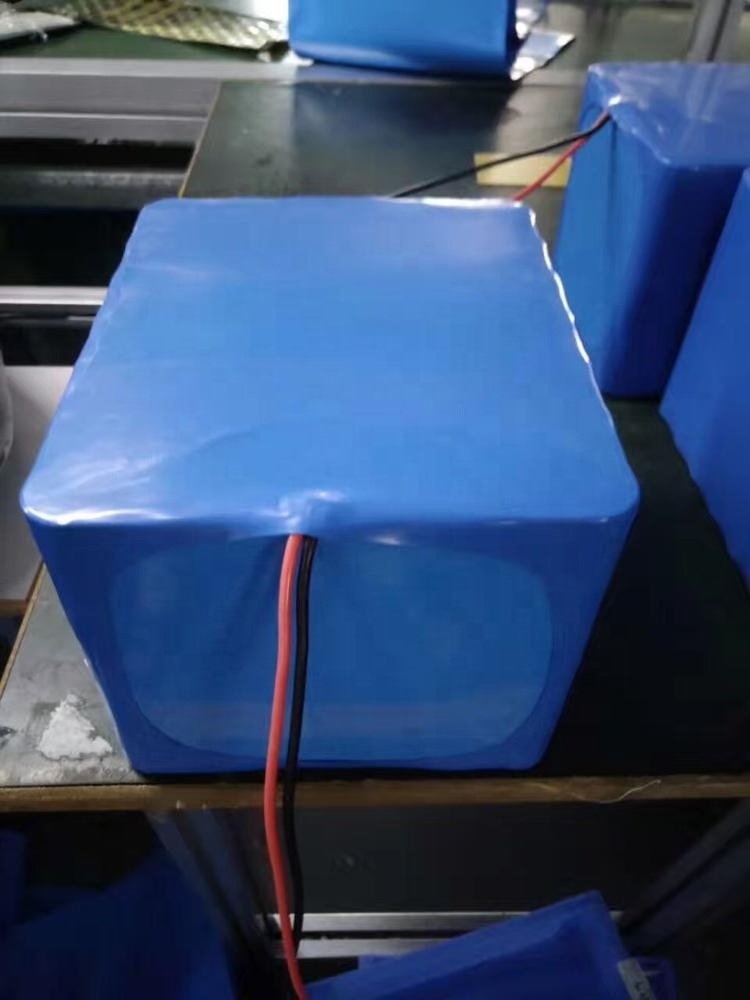 China Factory Customized 12.8V 15Ah LiFePO4 Battery Pack 12.8V 15Ah Rechargeable LiFePO4 Lithium Battery