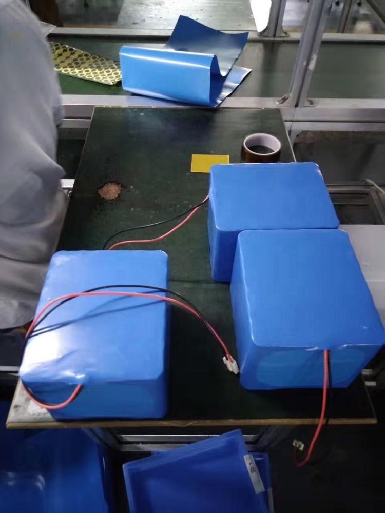 China Factory Customized 12.8V 15Ah LiFePO4 Battery Pack 12.8V 15Ah Rechargeable LiFePO4 Lithium Battery