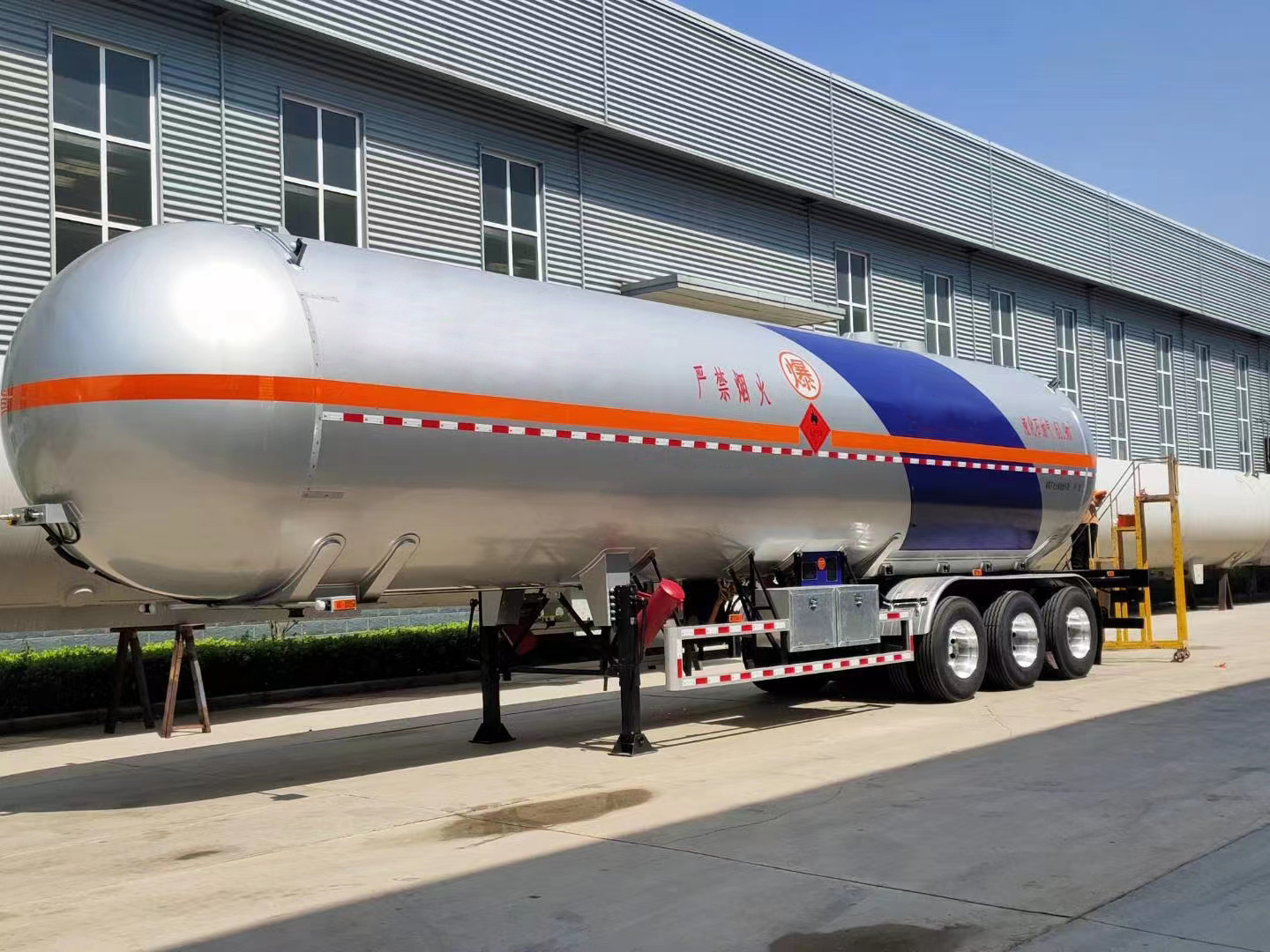 3 Axles Cooking Gas Transport LPG Tank Semi Truck Trailers Cylinder Transportation Trailer LNG Propane Delivery Trucks