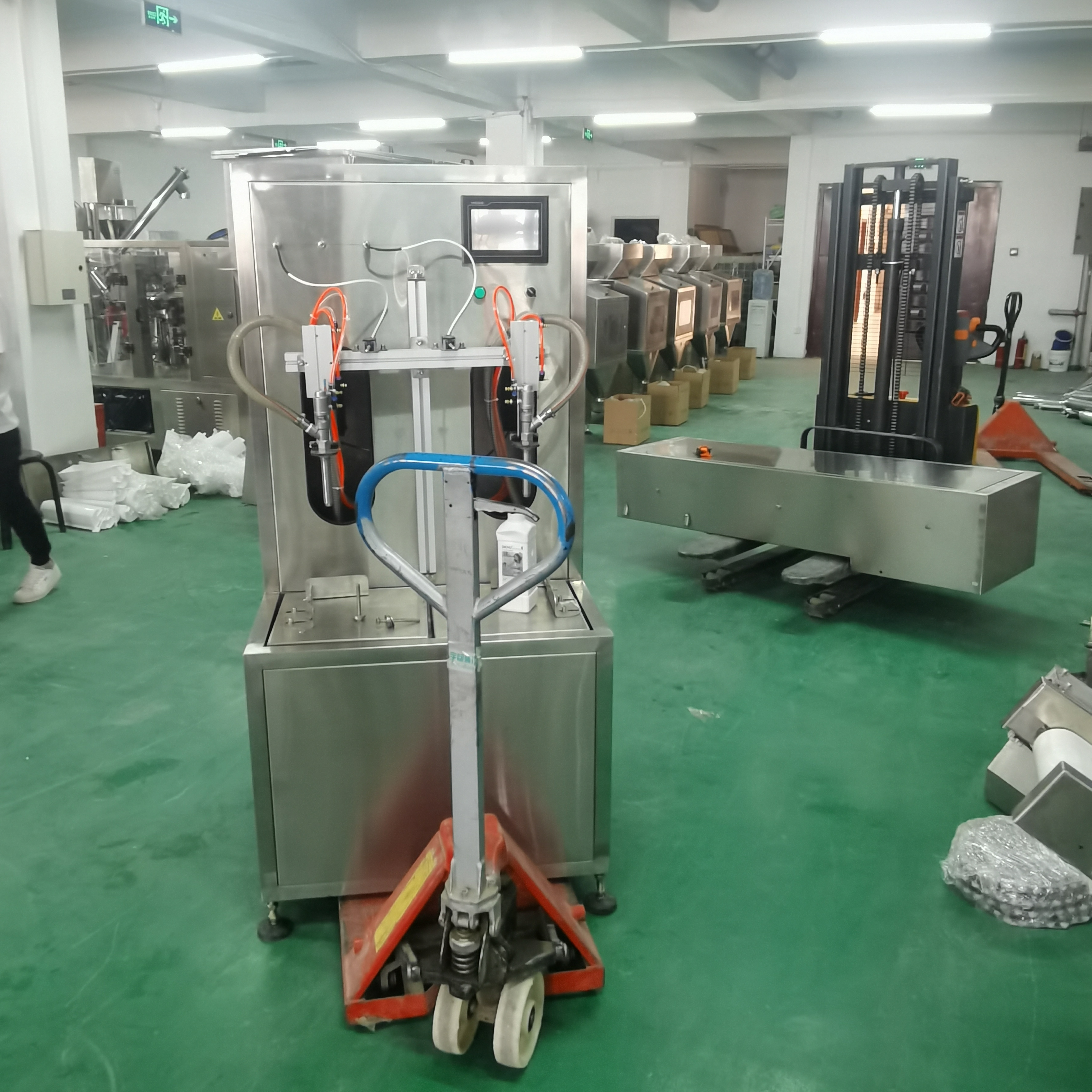 2, 4 nozzles semi automatic filling machine liquid four nozzle filling machine cosmetic liquid milk soap liquid filling machine