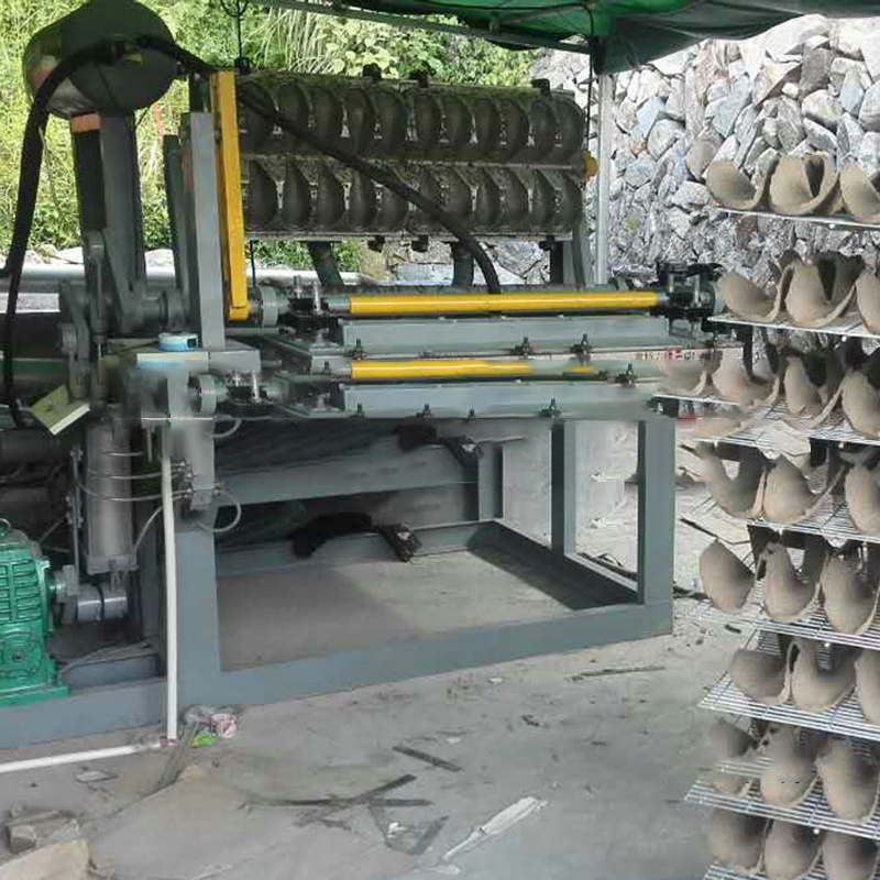 Shoe stretcher paper pulp molding machine