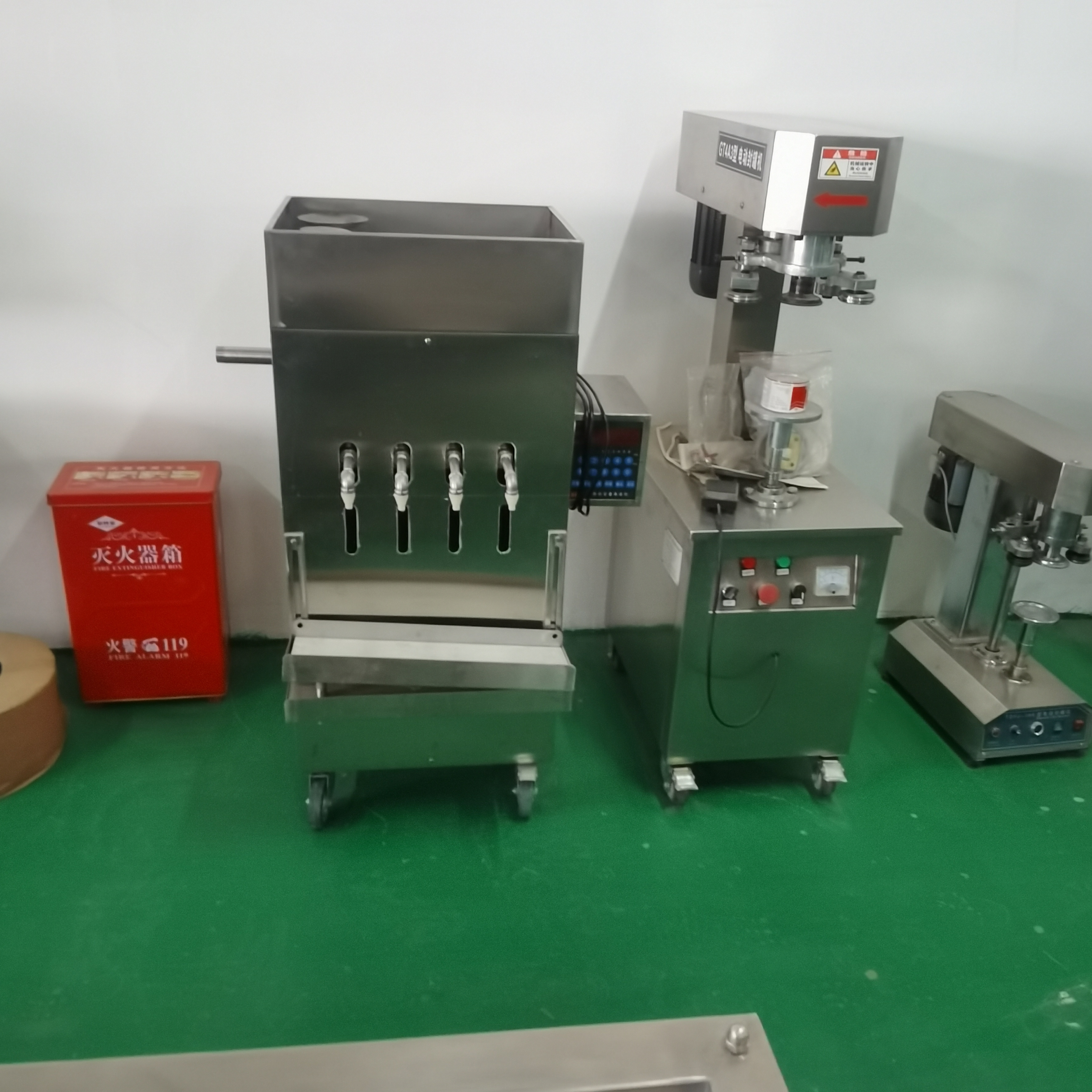 2, 4 nozzles semi automatic filling machine liquid four nozzle filling machine cosmetic liquid milk soap liquid filling machine