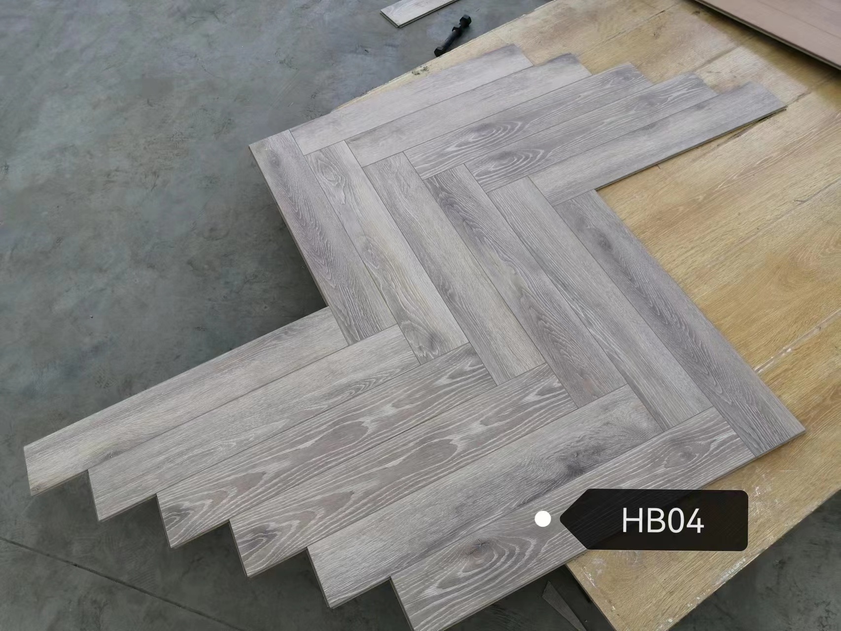 Laminate Flooring Supplier Best Price Factory HDF MDF OEM Floating Floor Piso laminado 8mm 10mm 12mm Laminate Flooring