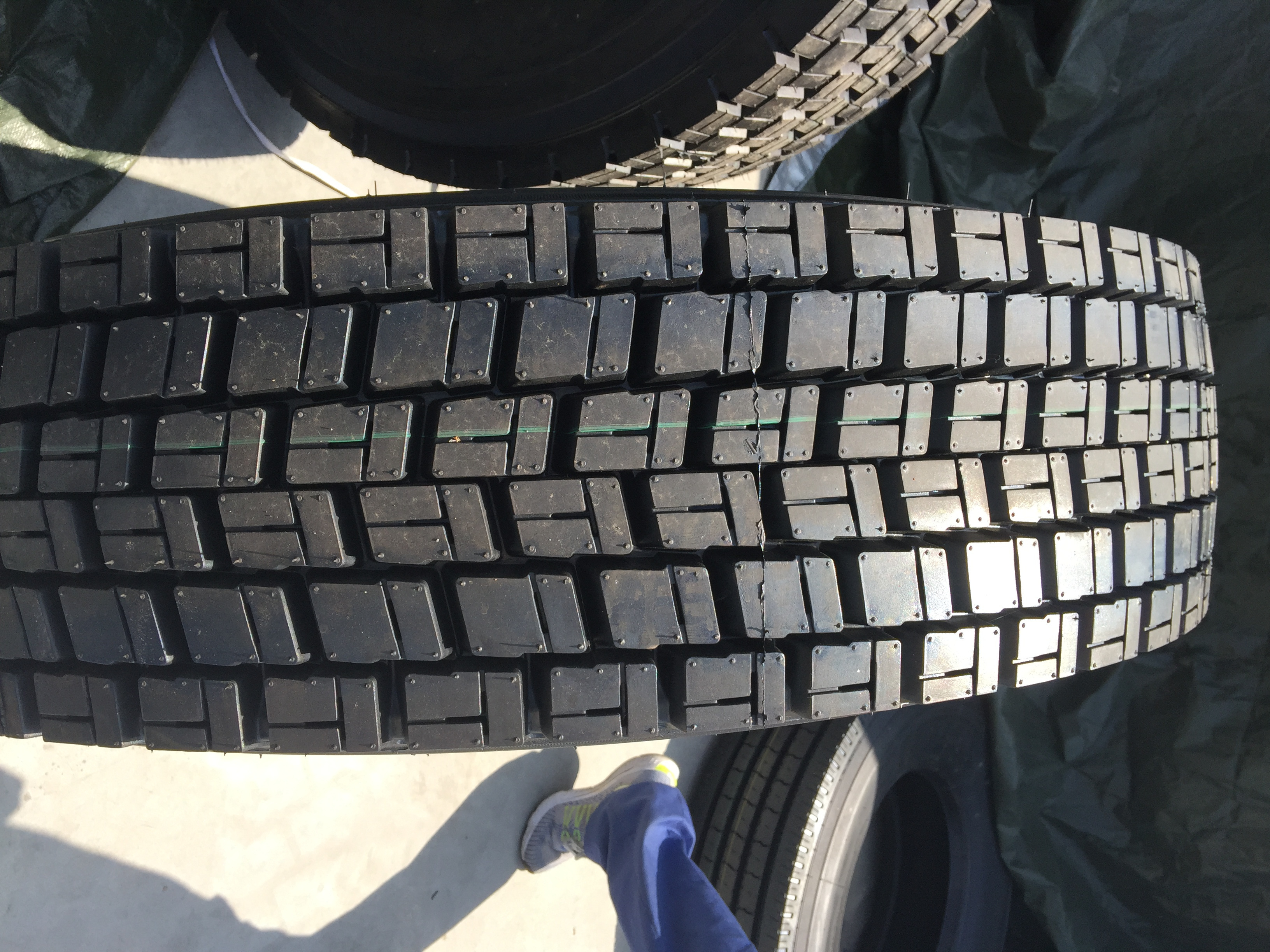 Commercial truck tire 295 75 22 5 295/80/22.5 11r22 5 11r24 5 16 ply drive steer trailer tyres