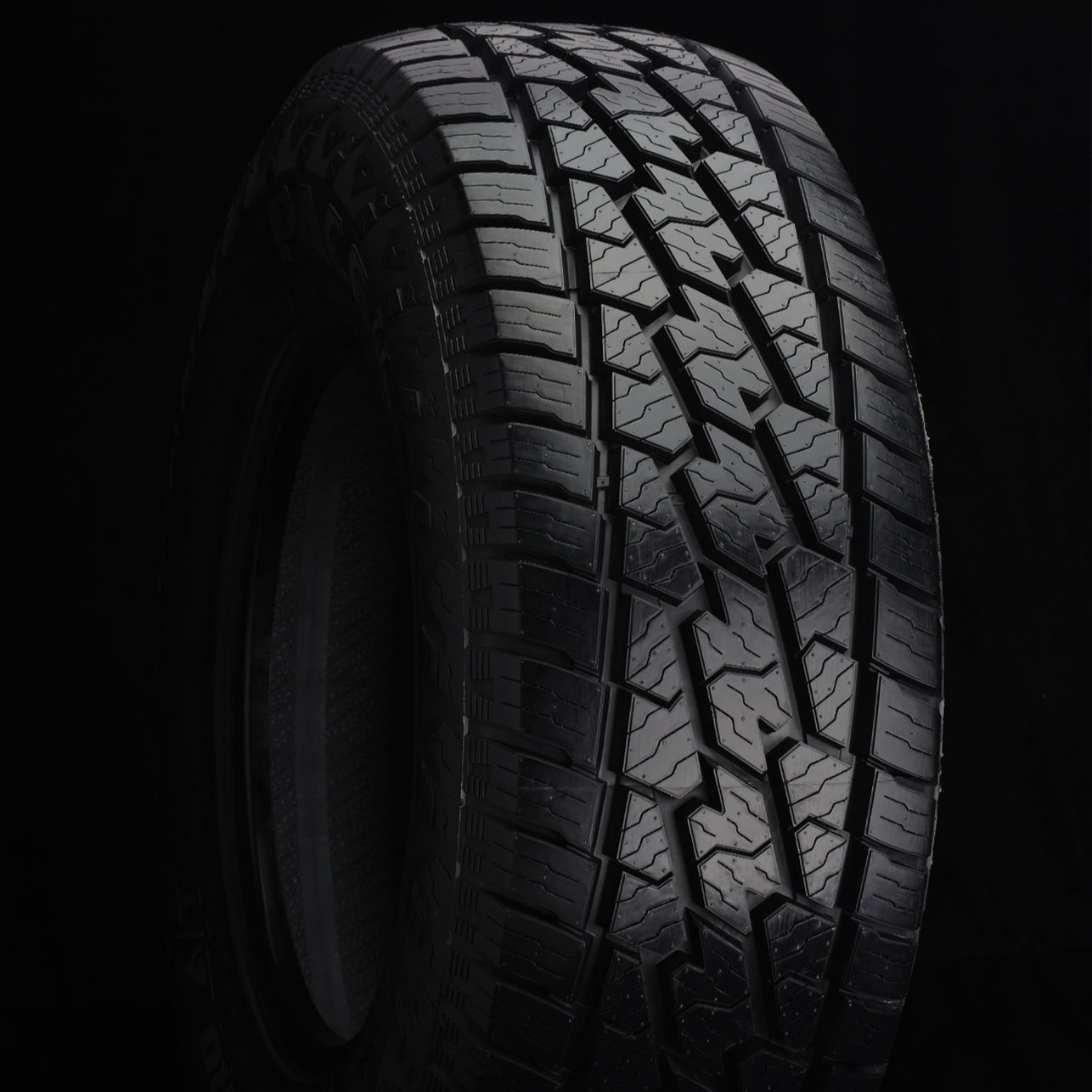 ZETA PACE BRAND AT Tire 245/70R16 M+S AT TIRE 245/45R18 215/45R17 225/40R18