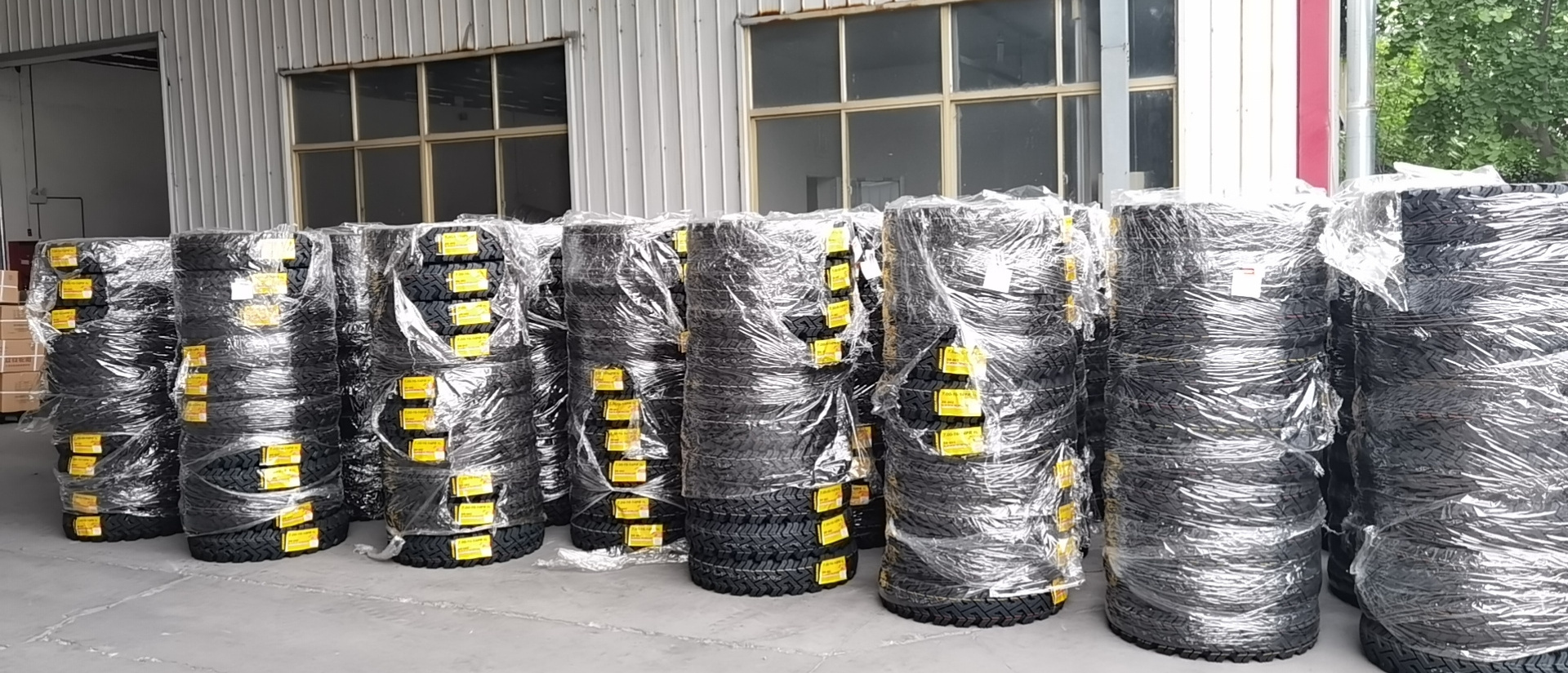 China best performance palm tree oil truck tires  light truck tires 16 inch truck tires 700 16 750-16 825-16