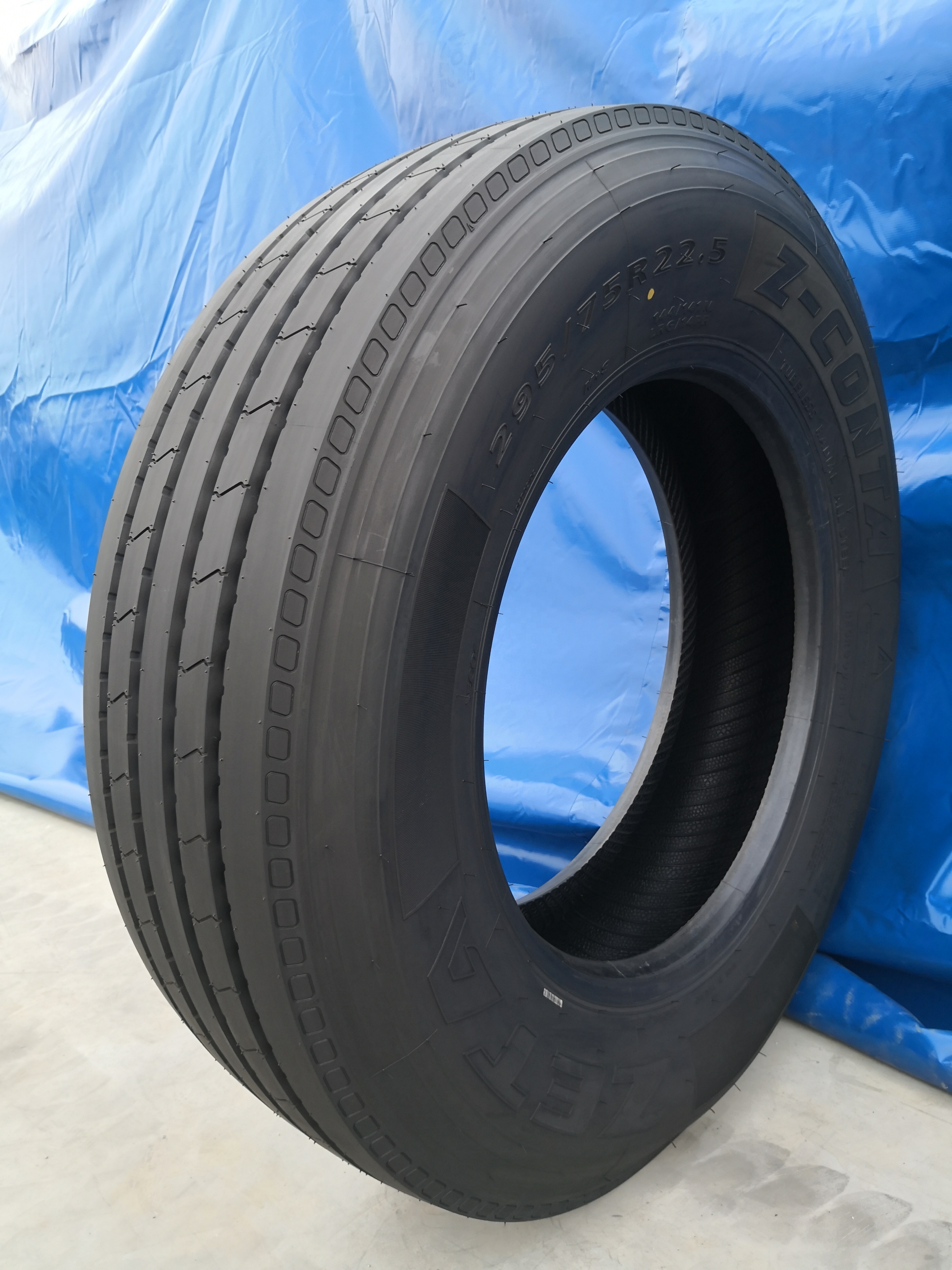 Wholesale best prices Tires Truck Commercial Wheels Tires 11r22.5 Truck Tires shop near me