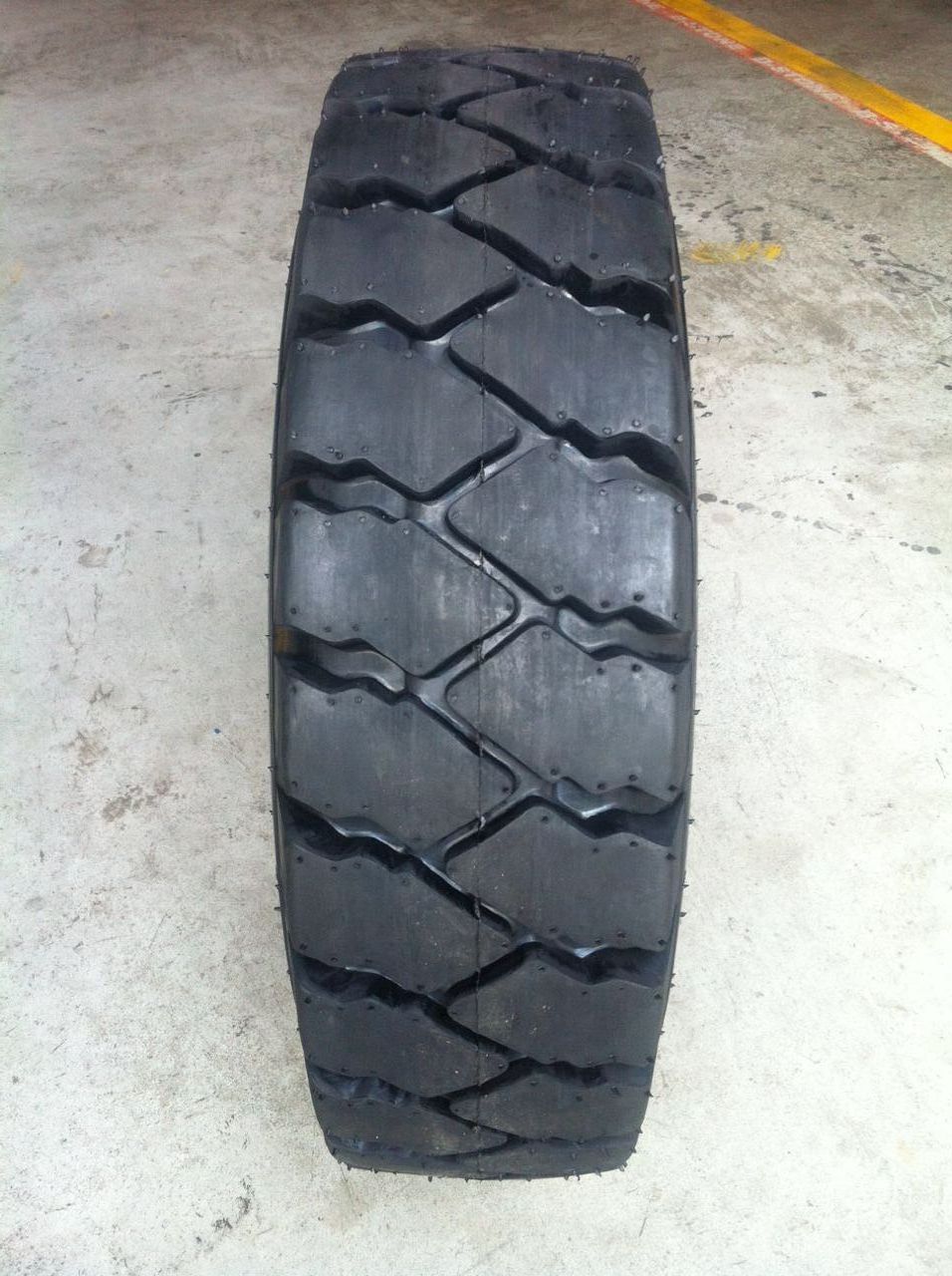 825x16 750x16 tbb tire