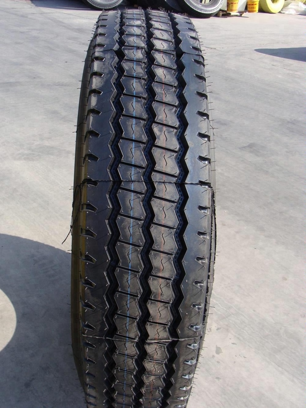 Chinese Truck Tires Brands Tubeless Tyres 11R22.5 215/70r17.5 14.5r20 315/80R22.5 295/75r 22.5