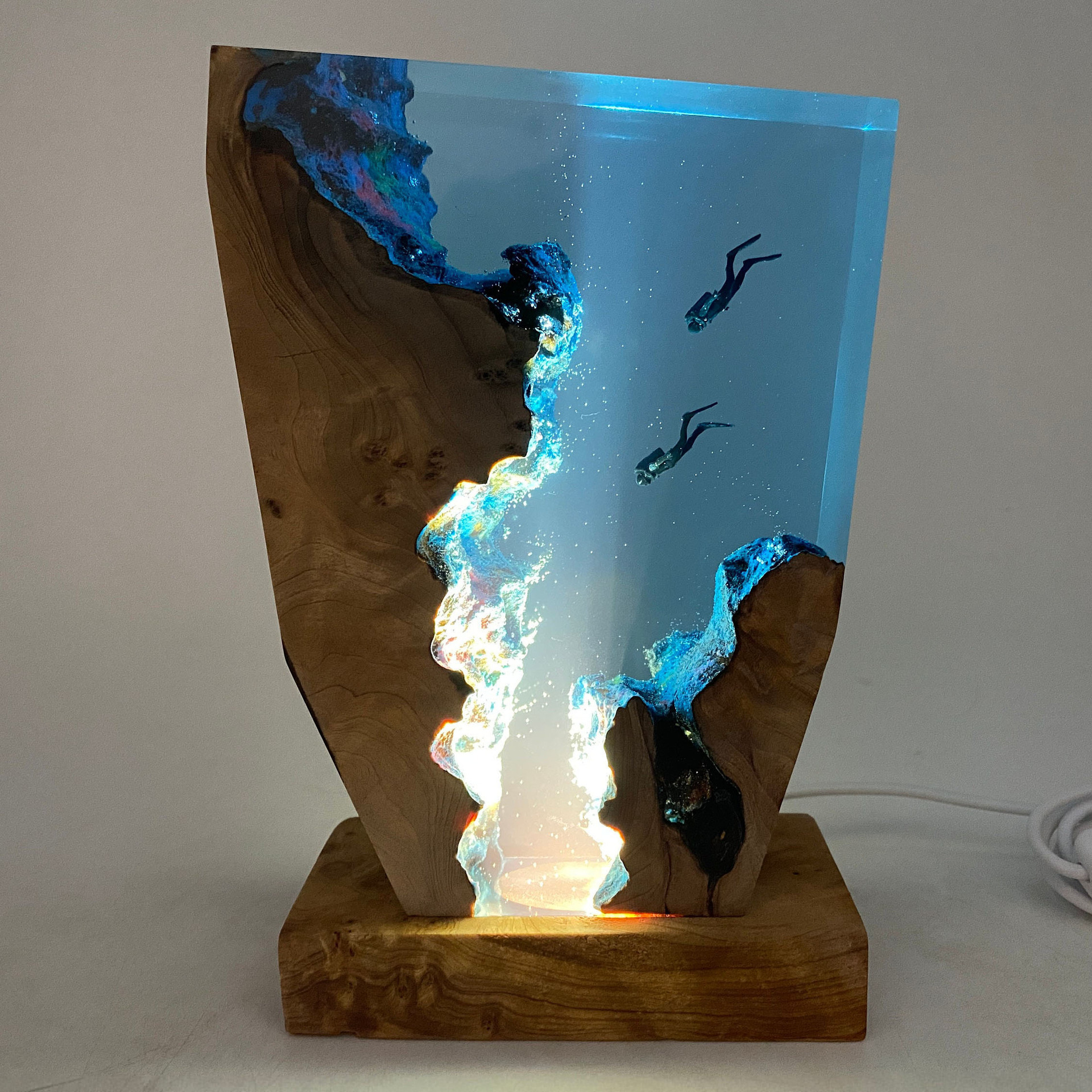 Factory Light Gift Shark Diver LED Ocean Night Lamp Atmosphere Resin Table Lamps Epoxy Resin Night Lamp Kids Led Night Light