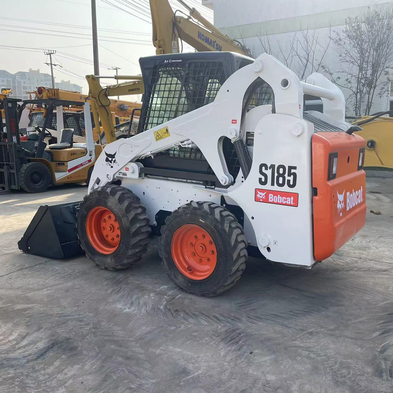 Construciton Machinery Used Bobcat S185 S200 S220 Small Skid Steer Loader With Shovel Bucket