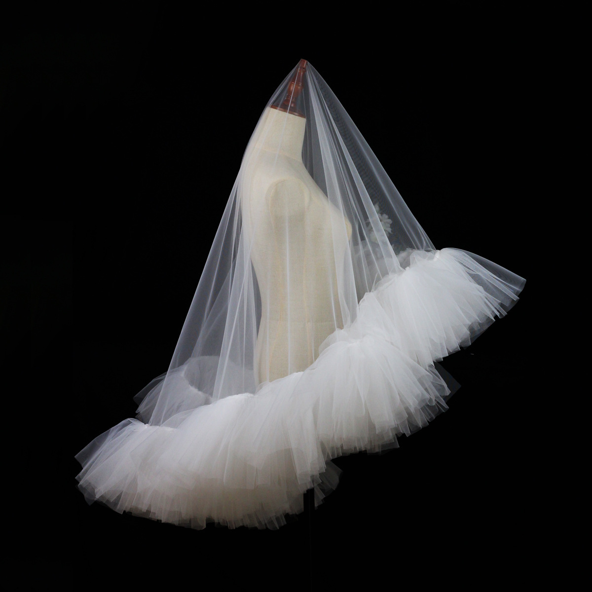 2024 Two Layer Wedding Veil Ruffled Edge Tulle Bridal Veil With Comb Fluffy Bride Cover Face Veil  Bride Accessory