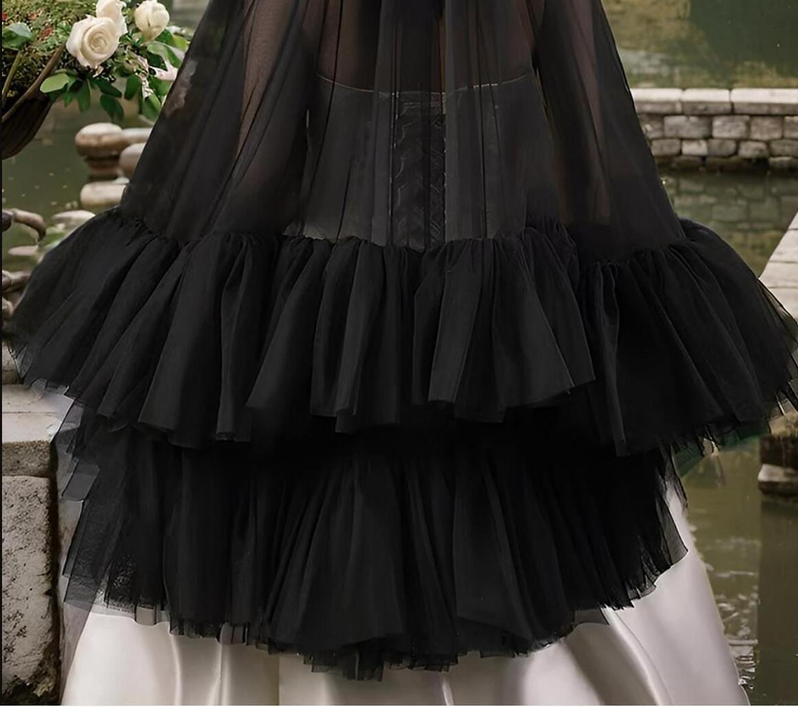 2024 Unique Black Ruffled Edge Tulle Veil With Comb Fluffy Bride Cover Face Veil  Gothic Cosplay veil For Halloween Masquerade