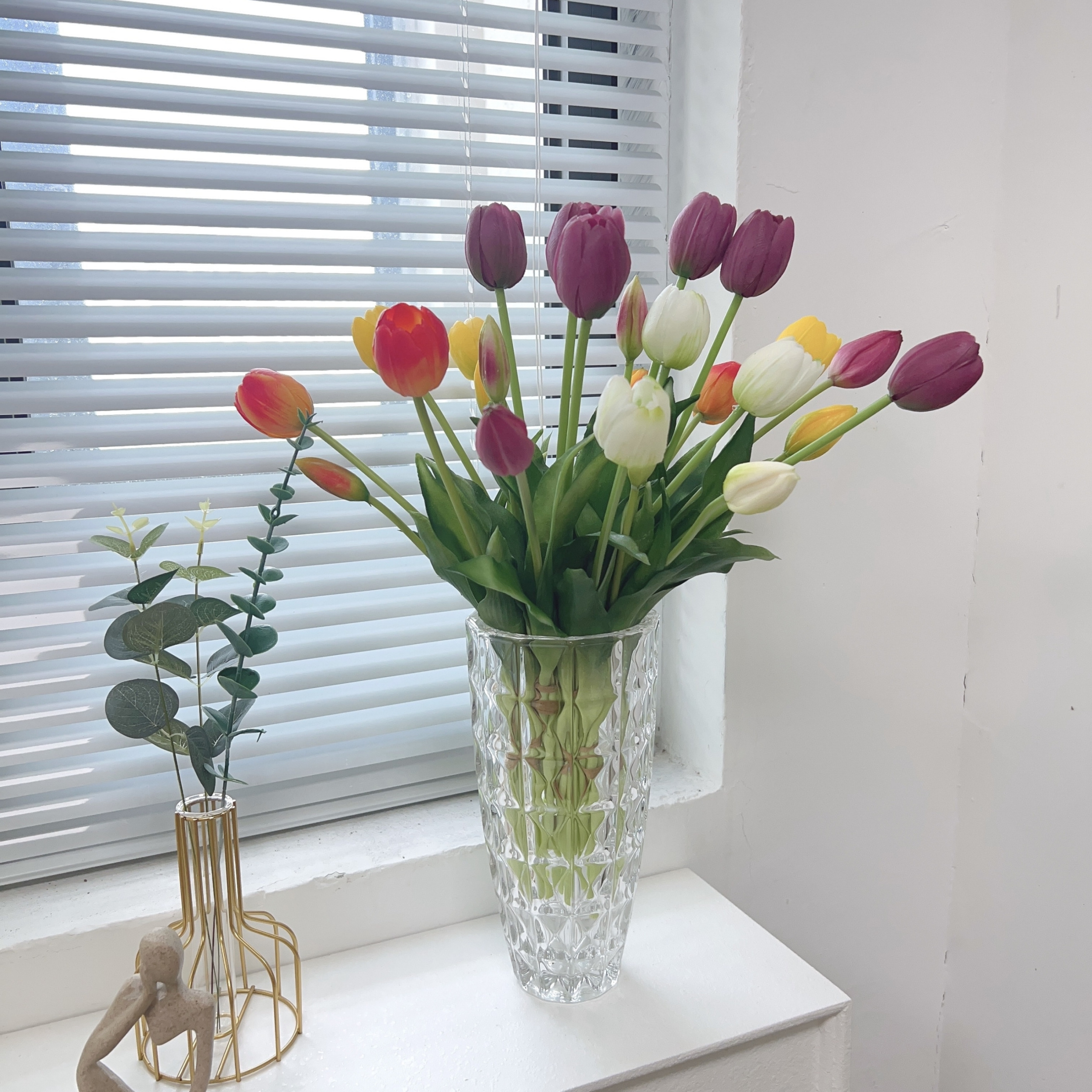 AYOYO OEM Real touch tulip simulation flower high-grade table floral arrangement living room decoration artificial flowers decor