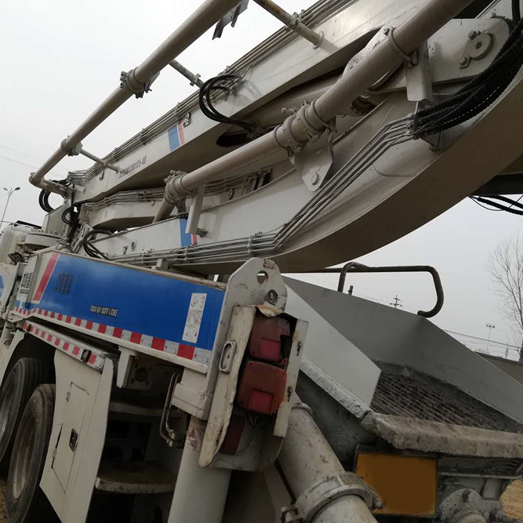 Good quality second hand concrete pump truck with on site maintenance service