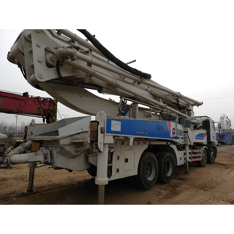 Good quality second hand concrete pump truck with on site maintenance service