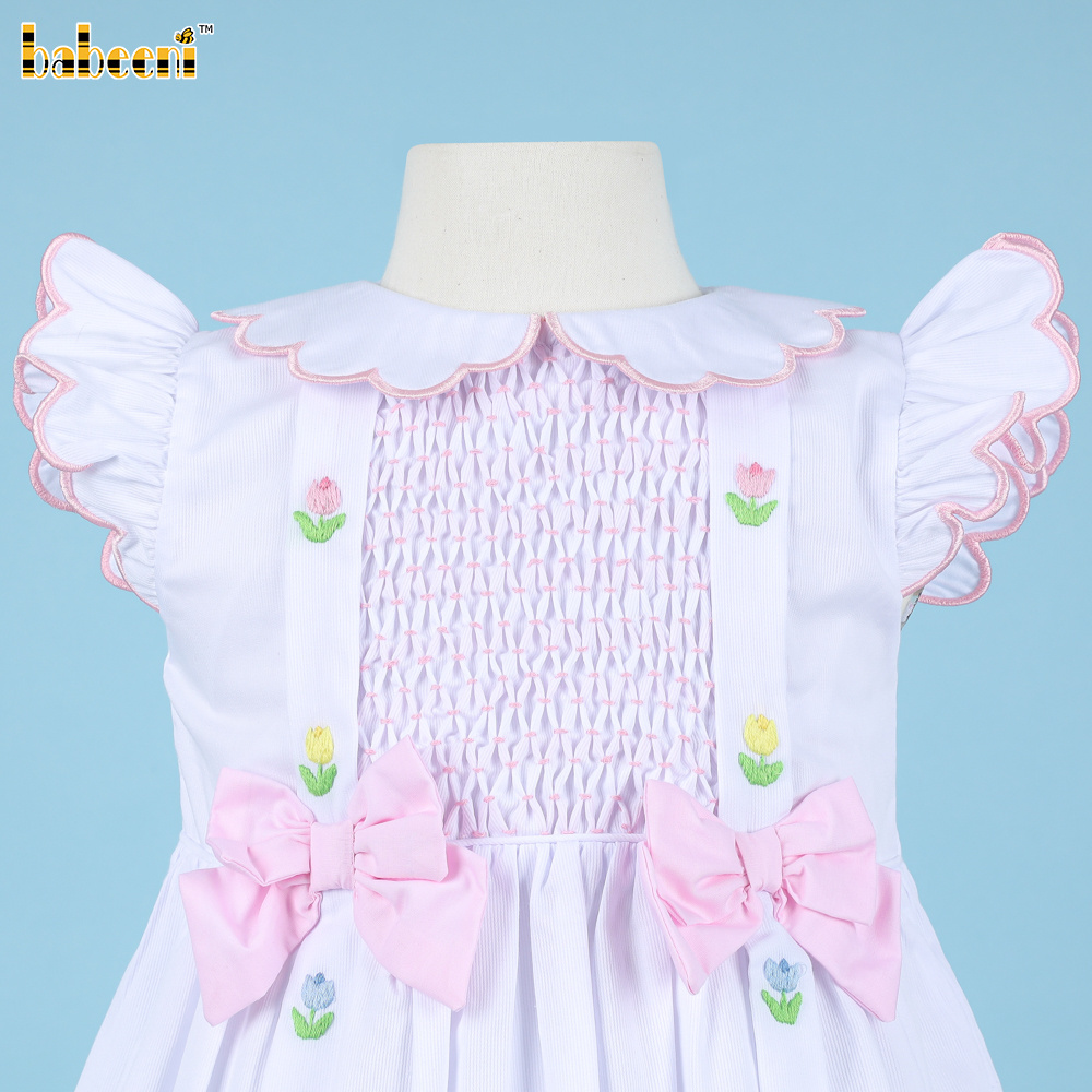 Girl Honeycomb Smocked Dress In White And Flower OEM kids smocked baby dress smocked girl dress kids clothing wholesale - DR3788