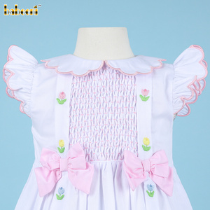 Girl Honeycomb Smocked Dress In White And Flower OEM kids smocked baby dress smocked girl dress kids clothing wholesale - DR3788