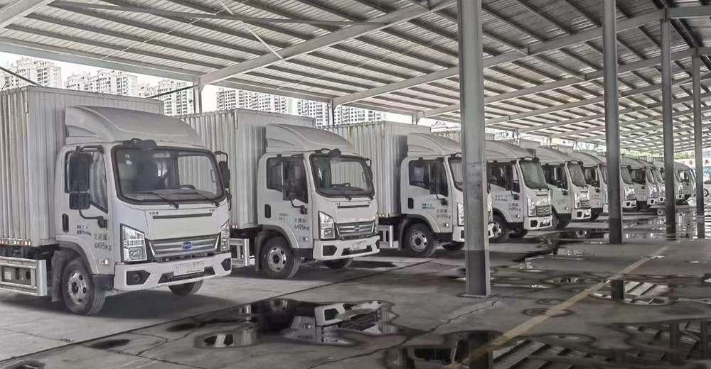 good price BYD  4x4 4x2 116HP cargo trucks mini truck  Engine Automatic Used Electric Truck