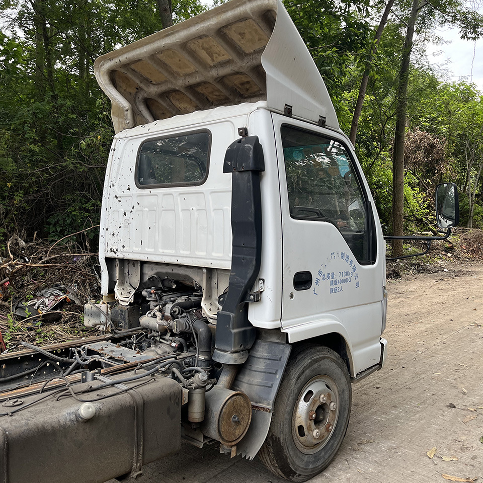 used Isuzu 4x2 Light Truck Cargo 5 Ton lorry Van Truck vehicles left hand drive Diesel Engine used truck