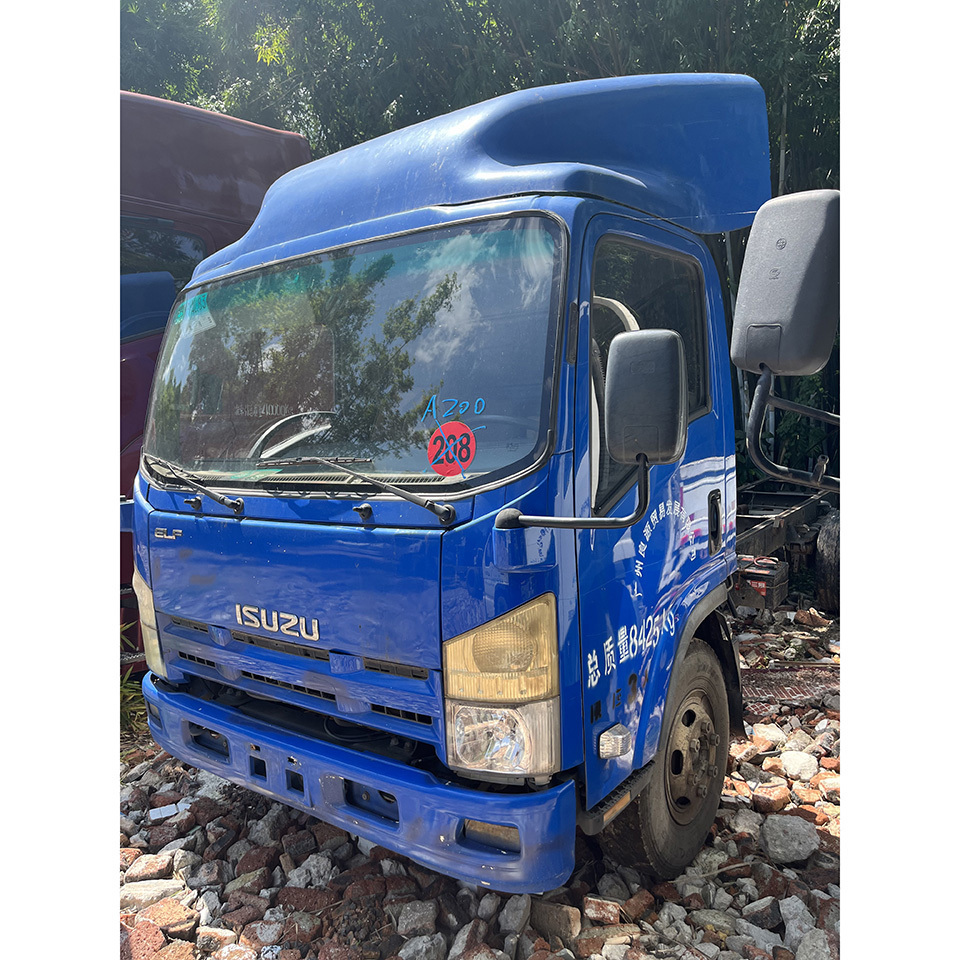 good price used Isuzu mini truck ELF 700p 4x2 4x4 Light Truck Cargo lorry Diesel Engine used Truck for sale in china