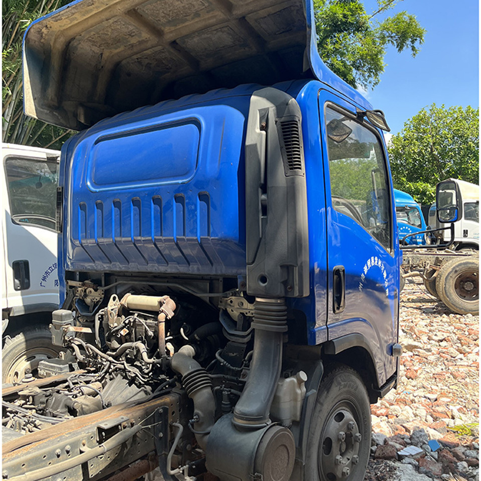 good price used Isuzu mini truck ELF 700p 4x2 4x4 Light Truck Cargo lorry Diesel Engine used Truck for sale in china