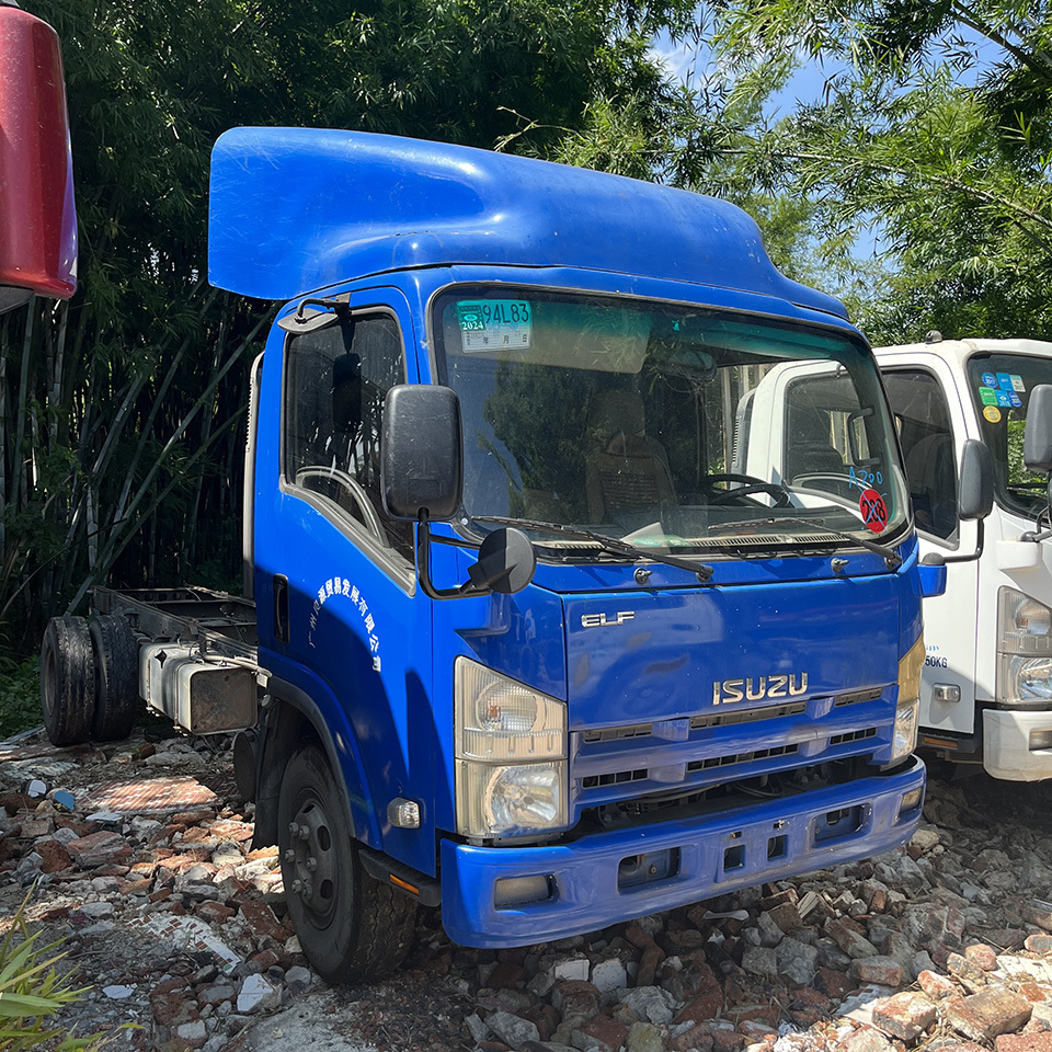 good price used Isuzu mini truck ELF 700p 4x2 4x4 Light Truck Cargo lorry Diesel Engine used Truck for sale in china