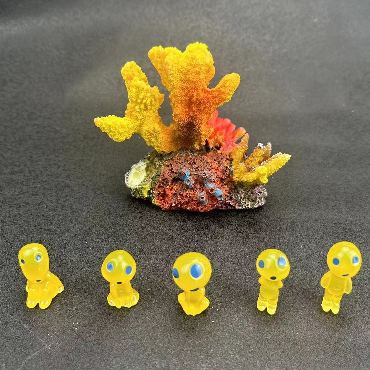 Creative alien micro-landscape ornaments glow in the dark garden decorations