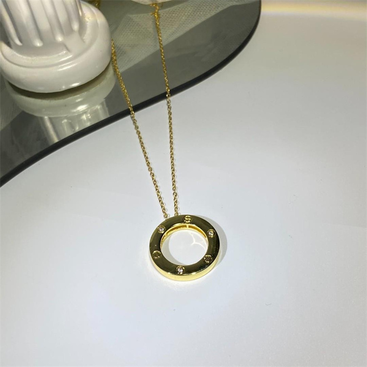 Wholesale New Simple Fashion Stainless Steel Gold Plated Zircon Circle Love Cubic Round Pendant Necklace