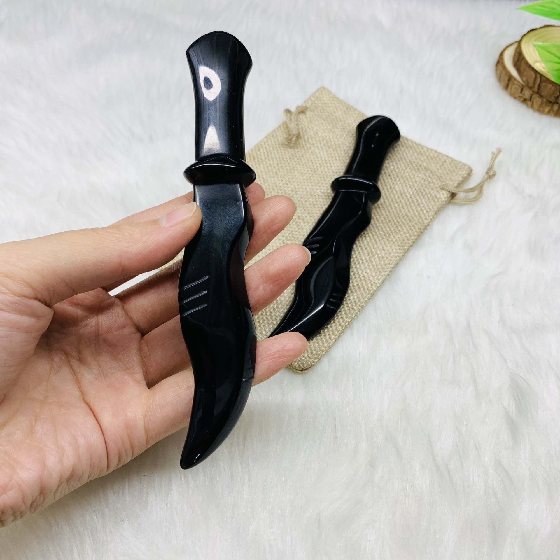 Wholesale manufacturers specialize in natural crystal an obsidian dagger crystal decoration