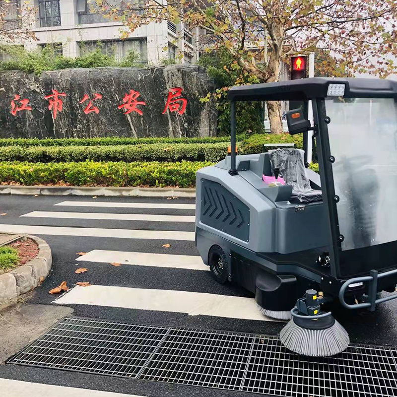 2023 hot sale Ride-On street Sweeper Machine Small Electric Road Sweeper Truck For Sale