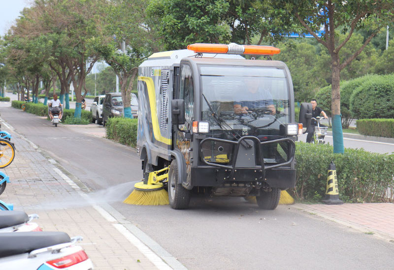 Electric Vacuum Sweeper Truck Compact Street Sweeper