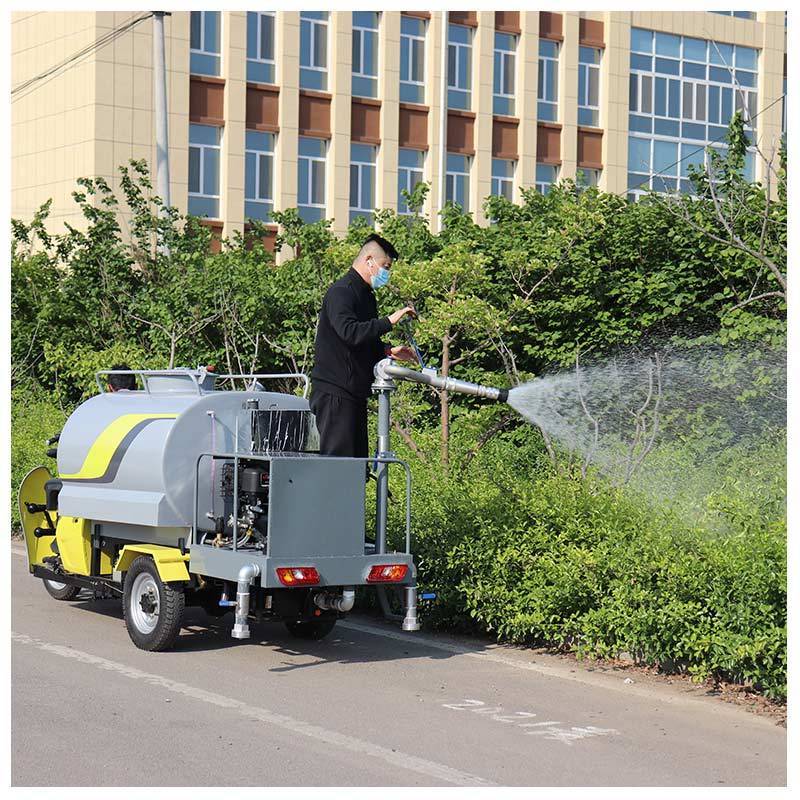 Baiyi Mini Tractor Water Tanker Small Watering Cart Motor Tricycle Water Spray Truck